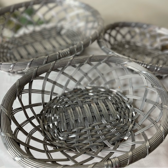 3 beautiful woven wire metal nesting baskets. - Picture 10 of 13